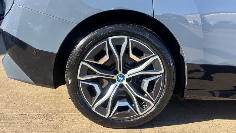 BMW iX 455kW M60 111.5kWh 5dr Auto Electric Estate